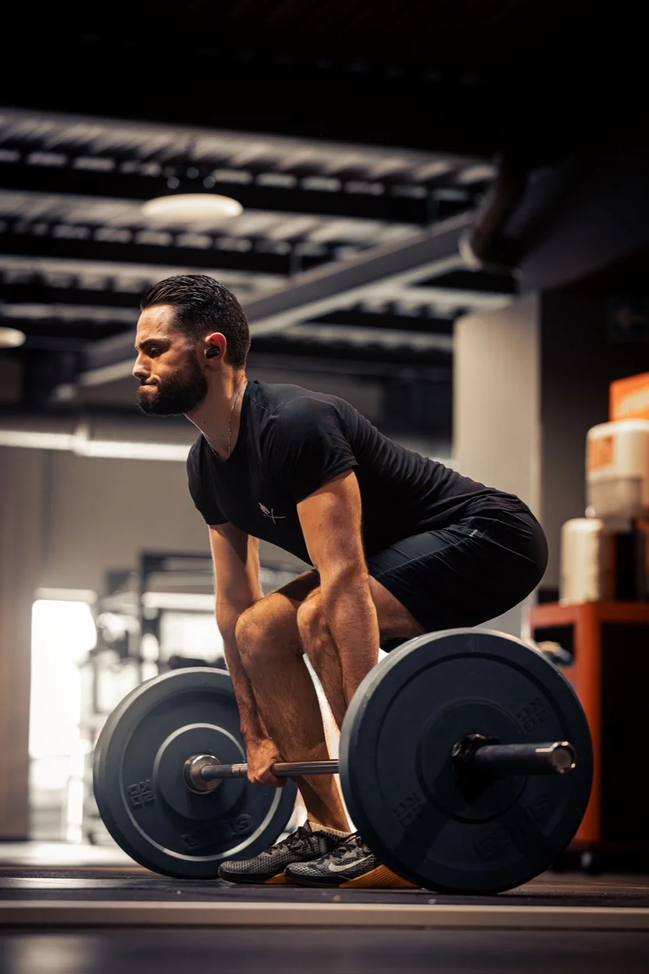 Rémy Bavoix — deadlift en salle contre-jour